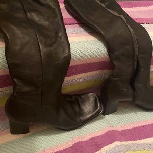 Vintage Black leather zip up heeled boots